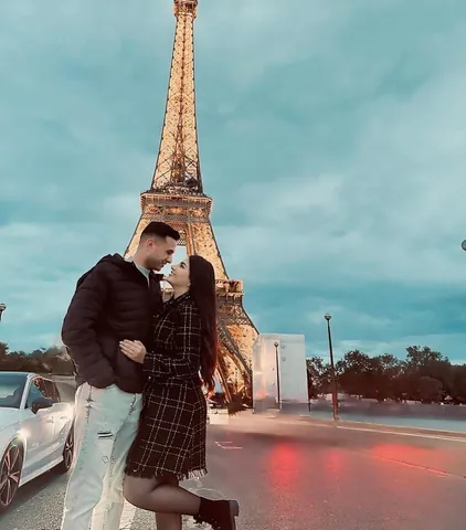 A couple from our creator collaborations on their trip